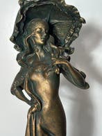 Beeldje - Dame met parasol - Hars