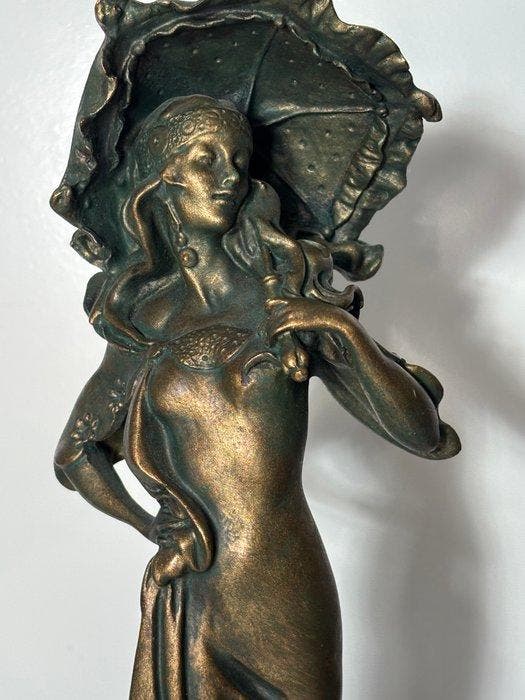 Beeldje - Dame met parasol - Hars, Antiquités & Art, Curiosités & Brocante