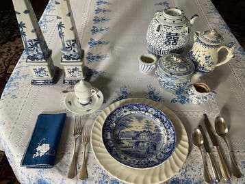 7 linnen appliqué-servetten uit het midden van de 20e eeuw,