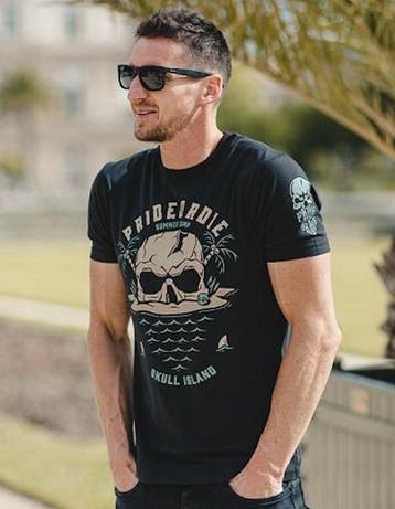 PRIDE or Die T-shirt PoD Island Zwart, Vêtements | Hommes, Verzenden, Vechtsport