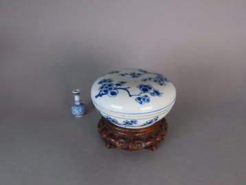 Kangxi, 17th Century - Doos - Grote pruimenbloesem doos en