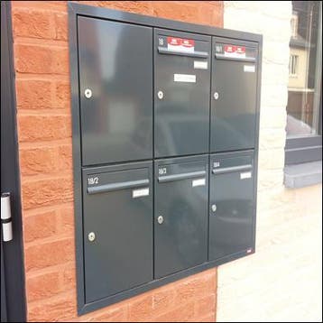 Brievenbus inbouw in de gevel., Nieuw