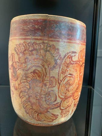 culture maya Céramique Cylindre maya avec une iconographie, Verzamelen