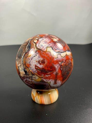 Agate mexicaine Sphère sur présentoir dexposition - Hauteur