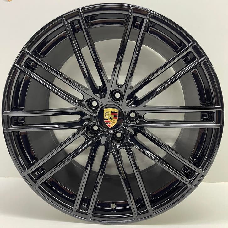 Porsche Cayenne E3 22inch Turbo IV uni zwart met banden, Autos : Pièces & Accessoires, Pneus & Jantes, Enlèvement