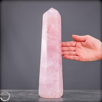 Natuurlijk rozenkwarts obelisk – Zachte harmonie in edele