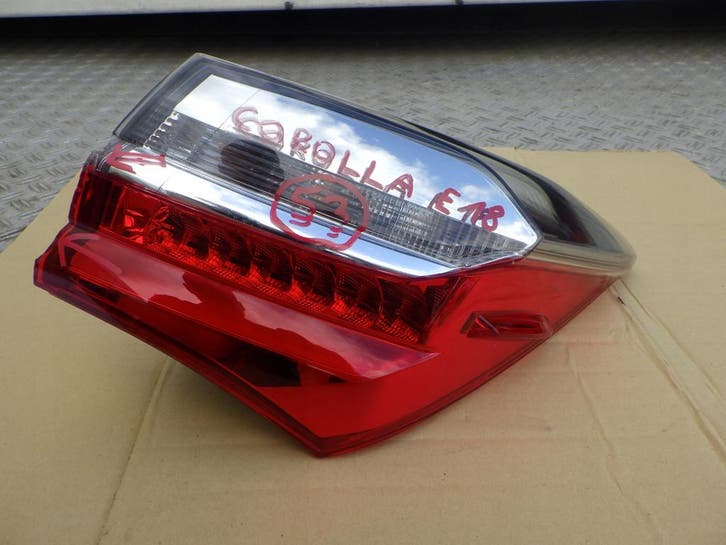Toyota Corolla E16 E18 lift LED rechter achterlamp, Autos : Pièces & Accessoires, Éclairage, Envoi