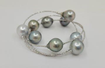 Armband - 18 karaat Witgoud, 11x12mm zilverwitte en groene