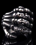 De Hand van de Kairós - Signetring Memento Mori met schedels