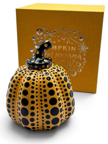 Yayoi Kusama (1929-2026) (after) - sculptuur, Pumpkin Yellow, Antiek en Kunst