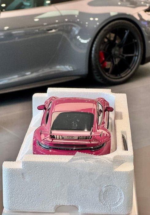 Norev 1:18 - Modelauto - Porsche 911 992 GT3 Ruby Star - Op, Hobby en Vrije tijd, Modelauto's | 1:5 tot 1:12