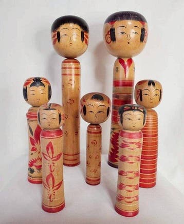 Traditionele Japanse Kokeshi-poppen – Set van 7