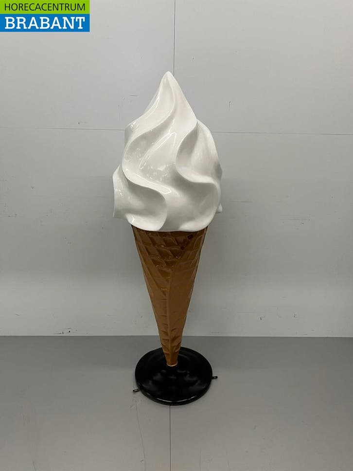 HCB Polyester ijshoorntje Softijs Hoorntje 160 cm Reclame, Zakelijke goederen, Horeca | Meubilair en Inrichting, Ophalen of Verzenden