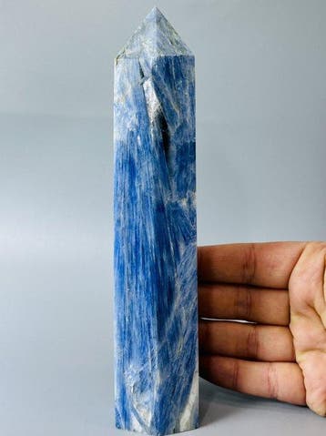 Tour en kyanite de haute qualité et rare – Bleu denim avec
