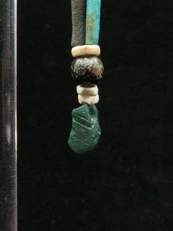 Égypte ancienne Boucles doreilles en verre et faïence,