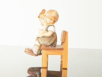 Goebel - M.I. Hummel - Figuur - Für Mutti / Nimble Fingers