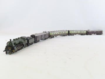 Märklin H0 - 26506 - Treinset (1) - 7-delige set met BR 18.4, Nieuw
