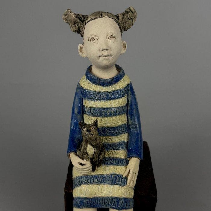 Ida - The girl with her cat - hand made, Antiquités & Art, Art | Objets design