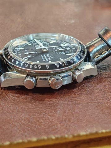 Omega - Omega Speedmaster Mark 40 Triple Calendar, Handtassen en Accessoires, Horloges | Heren, Nieuw