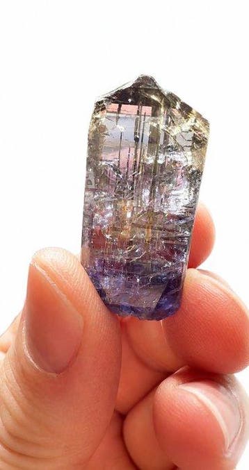 120,7 karaat massief premium tanzaniet edelsteen museumstuk