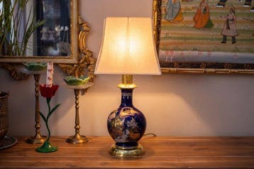 Tafellamp - een vaas met gouden decoraties - Messing,, Antiek en Kunst