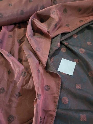 Lichtheid en elegantie in dubbelzijdig ontwerp - Textiel -