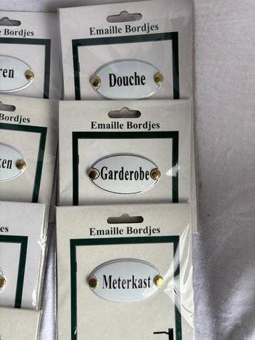 Set van 14 handgemaakte emaille deurbordjes – diverse