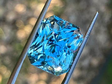 1 pcs Blauw, Groen Aquamarijn - 15.17 ct - Gemological, Handtassen en Accessoires, Nieuw
