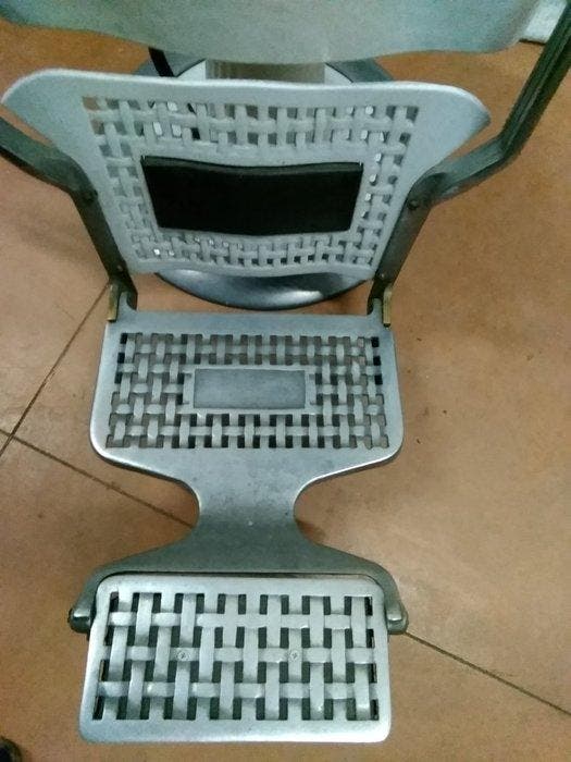 Équipement industriel - Vintage - Italie - Chaise de barbier, Antiquités & Art, Antiquités | Assiettes décoratives & Carrelages