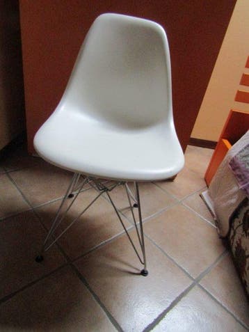 VITRA Eames Plastic Side Chair RE DSR - Charles Eames -