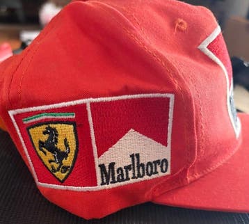 Ferrari - F1 - Eddie Irvine - 1997 - Honkbalpet, Verzamelen, Nieuw