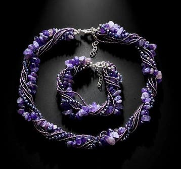 Zesrijige ketting en armband met amethisten en kristallen -