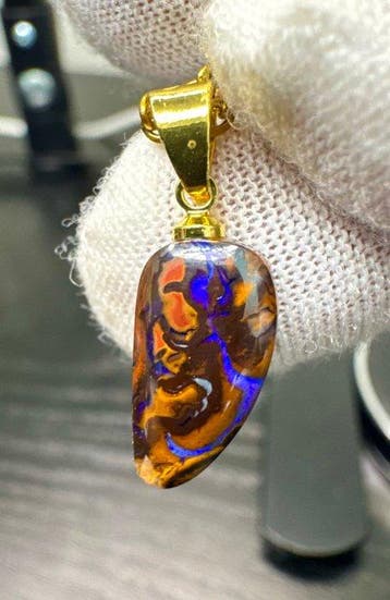 Opale Pendentif - Hauteur : 21.5 mm - Largeur : 8 mm- 0.99 g