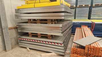 Stalen lekbak voor palletstelling 231x305x10 cm gebruikt, Ophalen of Verzenden