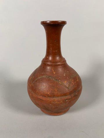Asie mineur Terre cuite Vase en terre cuite a engobe rouge -