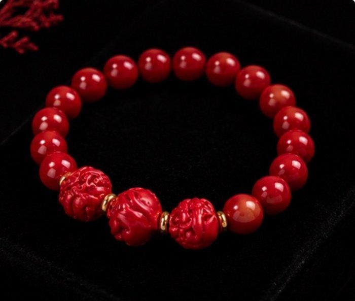 Koraalarmband met centrale kralen van de Chinese dierenriem:, Verzamelen, Mineralen en Fossielen