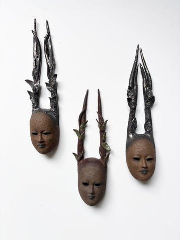 Statue, drie keramieken beelden/maskers - 26.5 cm - Argile, Antiquités & Art