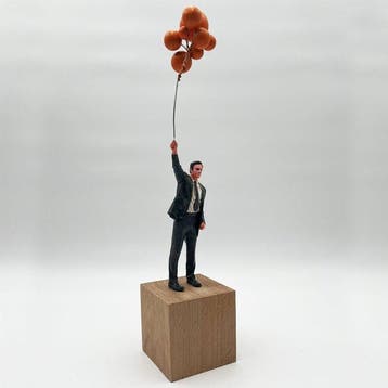 Coco de Paris - Man with orange balloons