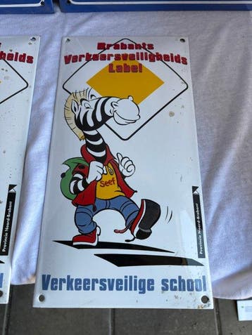 Set van 4 Nederlandse Emaille Borden – Ja-maar Vrij &