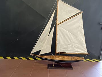 Bateau miniature dexposition - Modello di imbarcazione a