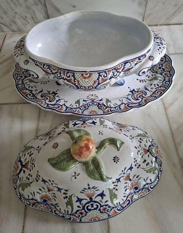 Desvres faïence- soepterrine met grote onderschotel - Tureen