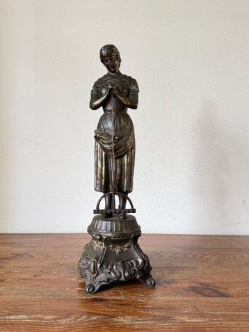 sculptuur, Boerin met hark - 43 cm - Zinklegering - 1920