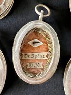 Set van 6 ovale reliekenschrijnen – Relieken van de Passie