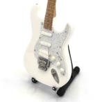 Miniatuur Fender Stratocaster gitaar met gratis standaard, Verzenden, Beeldje, Replica of Model
