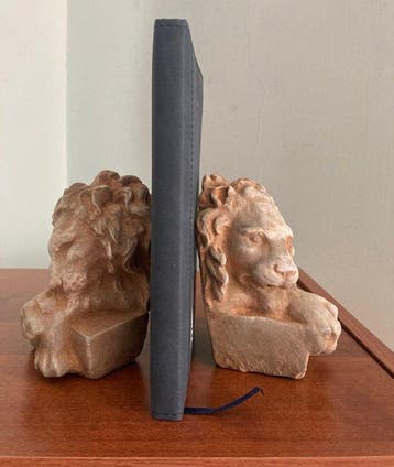 Sculpture, Ferma libro 2 - 15 cm - Arenaria fusa