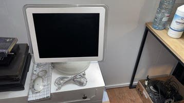 Apple iMac G4 “Lamp / Sunflower” – 15 inch – 700 MHz -, Nieuw
