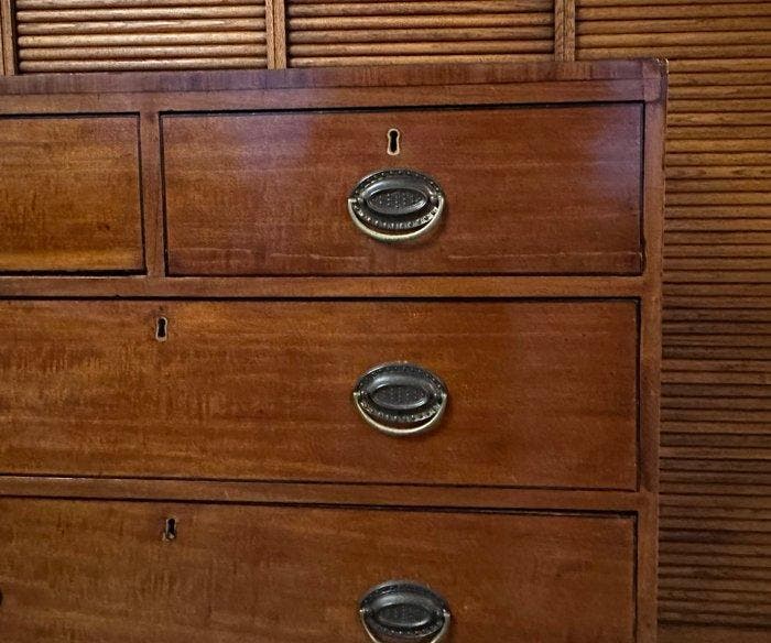 Ladekast - Commode George III in flame mahonie - Engeland -, Antiquités & Art, Curiosités & Brocante