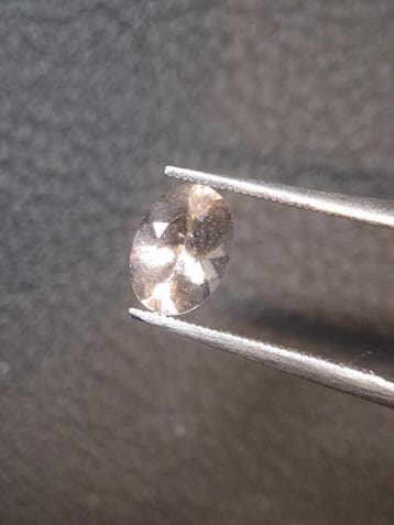 Natural subtle peach pink Morganite - 5*7 mm - 0.695 ct - ov, Handtassen en Accessoires, Overige Accessoires, Verzenden, Nieuw