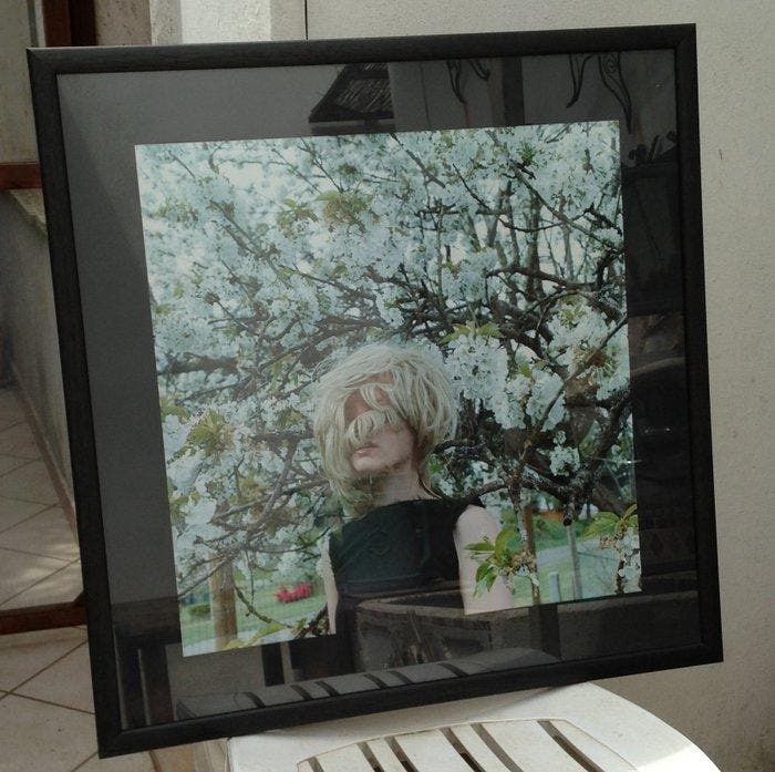 Rachel Lang (1984) - Untitled ( donna con fiori), Antiquités & Art, Art | Objets design