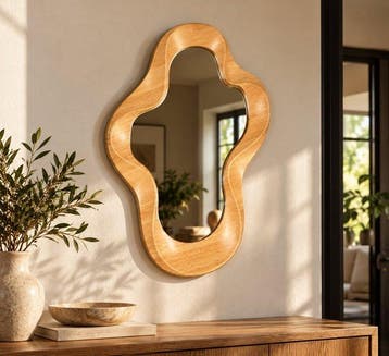 Organische wandspiegel – sculpturale omlijsting met warme